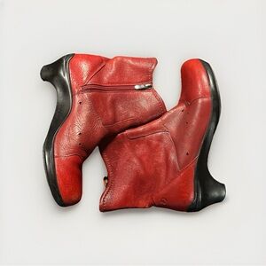 Aravon Red Leather Booties w Zip Closure, Women’s
